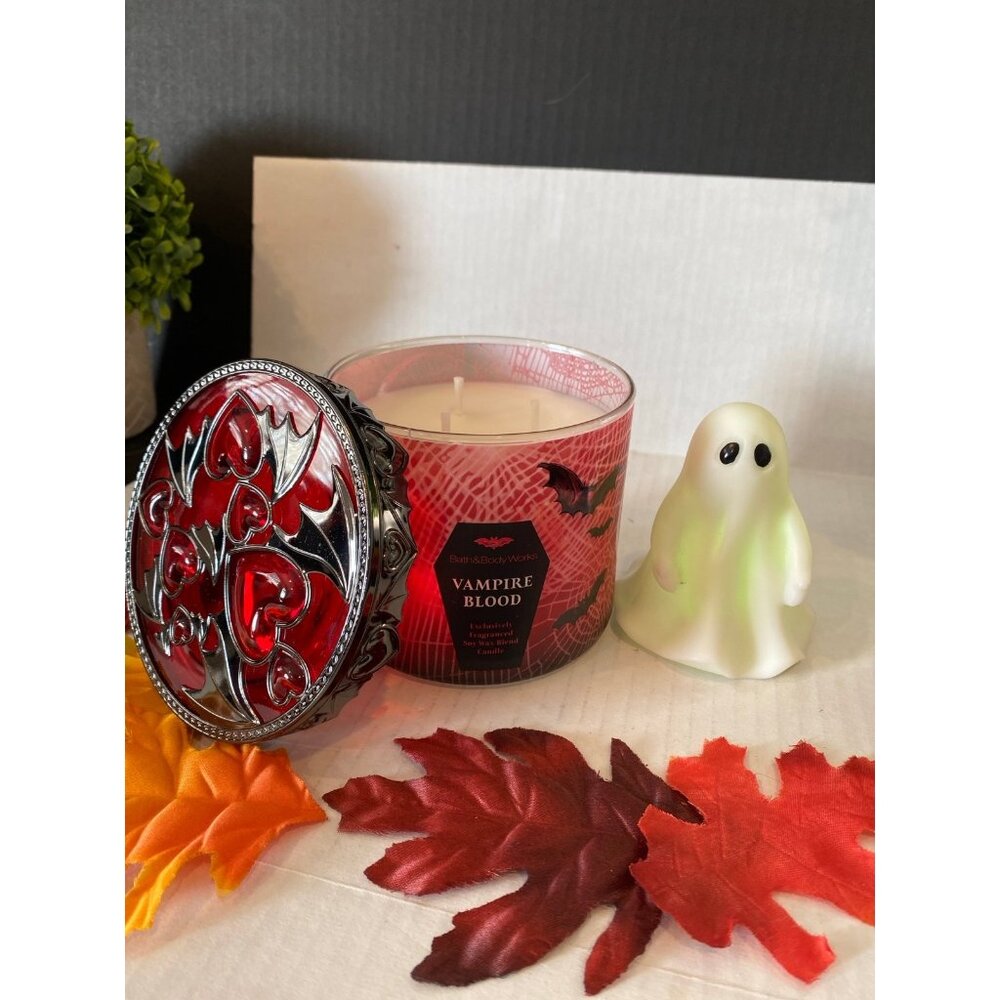 Bath & Body Works “Vampire Blood” 3-Wick Candle – Bat & Heart Lid Halloween 2025